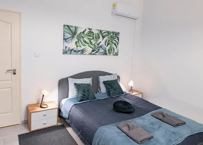 Sea View Silent Luxury Apartment